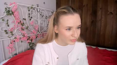 Snapshot of fletahargenrader chatting on November 28, 11:13 am Amina online show from November 28, 11:13 am