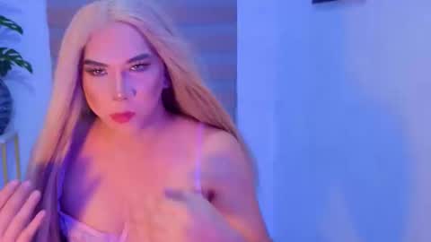 Snapshot of fletcher_dior23 chatting on November 16, 12:33 pm fletcher_dior23 online show from November 16, 12:33 pm