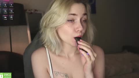 Snapshot of fleurdelisa chatting on March 22, 9:51 pm Lisa online show from March 22, 9:51 pm