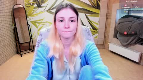 Snapshot of fleximona chatting on April 5, 10:12 am FlexiMona online show from April 5, 10:12 am