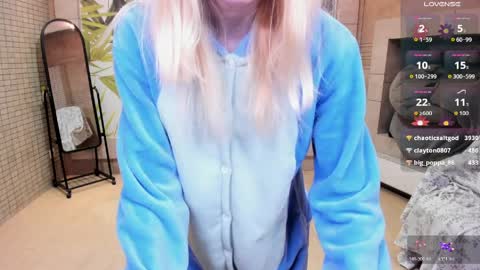 Snapshot of fleximona chatting on April 5, 10:18 pm FlexiMona online show from April 5, 10:18 pm