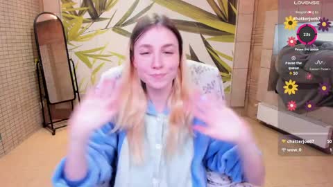 Snapshot of fleximona chatting on April 11, 8:40 am FlexiMona online show from April 11, 8:40 am