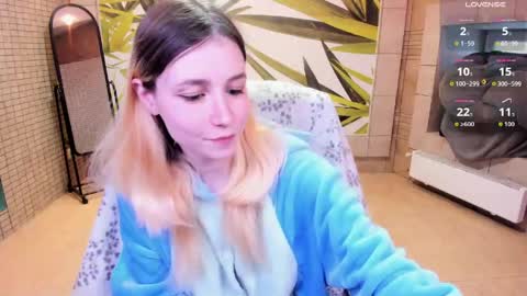 Snapshot of fleximona chatting on April 12, 9:58 am FlexiMona online show from April 12, 9:58 am