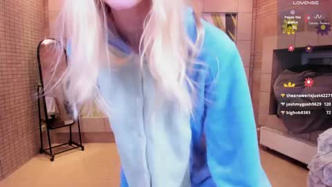 Snapshot of fleximona chatting on April 18, 7:07 pm FlexiMona online show from April 18, 7:07 pm
