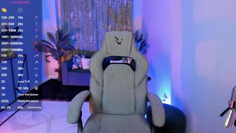 Snapshot of flexyfoxy chatting on December 18, 10:21 am Flexyfoxy online show from December 18, 10:21 am