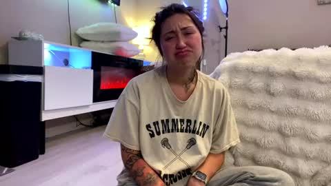Roxy online show from July 2, 12:22 pm