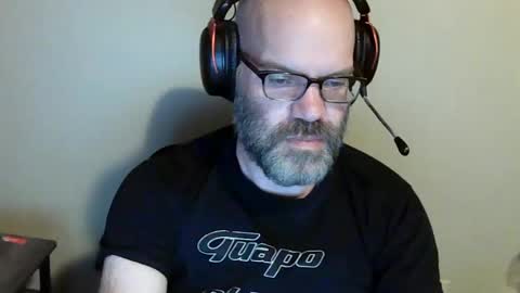 Snapshot of flez85 chatting on October 26, 5:13 am Derek online show from October 26, 5:13 am