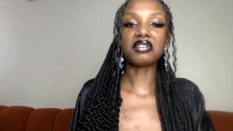 Snapshot of flirtyy_sheery chatting on June 17, 10:50 am sheery online show from June 17, 10:50 am