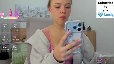 Snapshot of flooora_0 chatting on April 19, 1:38 am Mona online show from April 19, 1:38 am