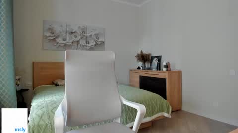 Snapshot of flooora_0 chatting on May 29, 1:36 am Mona online show from May 29, 1:36 am