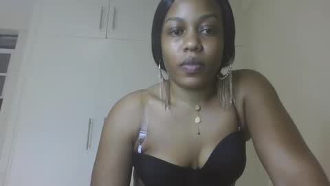 Snapshot of flora_fantasy chatting on May 10, 8:47 pm fantasy online show from May 10, 8:47 pm