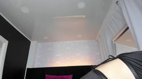 FLORA online show from March 15, 9:04 am