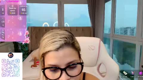 Snapshot of florence_ford chatting on June 11, 10:57 am Florence Ford online show from June 11, 10:57 am
