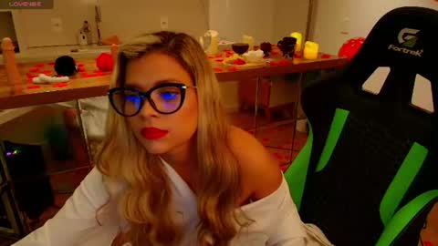 Snapshot of florence_ford chatting on June 12, 11:20 am Florence Ford online show from June 12, 11:20 am