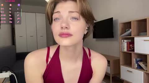 Snapshot of florenceheatly chatting on June 17, 10:17 am Flora online show from June 17, 10:17 am