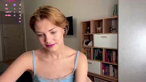 Snapshot of florenceheatly chatting on July 22, 10:18 am Flora online show from July 22, 10:18 am