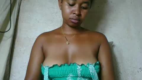 Snapshot of florencia011 chatting on April 5, 5:59 am florencia011 online show from April 5, 5:59 am