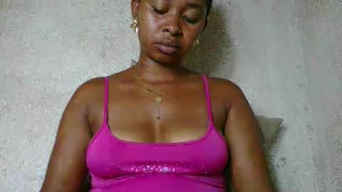 Snapshot of florencia011 chatting on April 5, 6:05 pm florencia011 online show from April 5, 6:05 pm