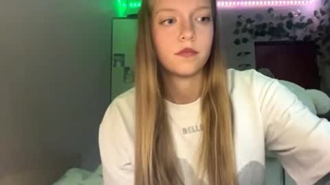 Nicole online show from September 20, 3:35 pm