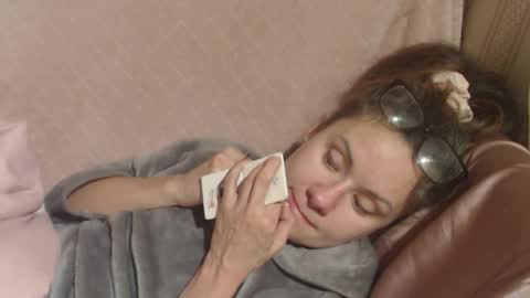 say meow and send tip  online show from December 3, 9:13 pm