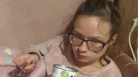 Snapshot of flowercandydoll chatting on December 18, 5:30 pm say meow and send tip online show from December 18, 5:30 pm