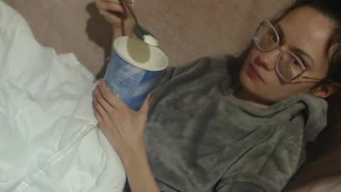 say meow and send tip  online show from March 15, 11:00 pm