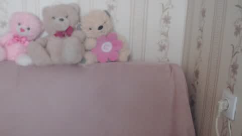Snapshot of flowercandydoll13 chatting on August 2, 10:14 am say meow and send tip online show from August 2, 10:14 am