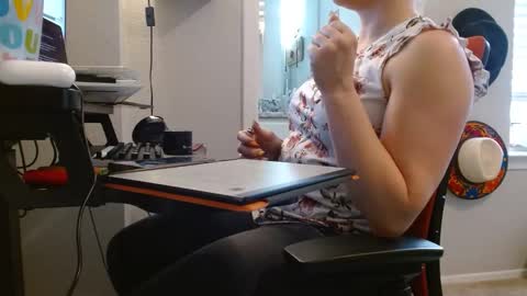 Snapshot of flowerfreak chatting on March 7, 11:38 pm Flower Freak online show from March 7, 11:38 pm