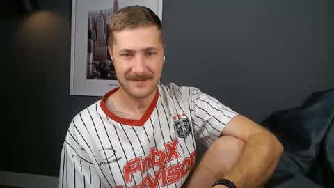 Snapshot of fluffy__cloude chatting on October 29, 7:10 am Fluffy online show from October 29, 7:10 am