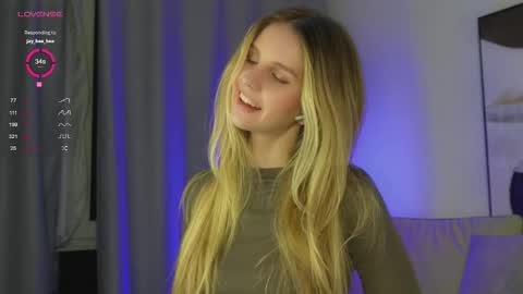 Snapshot of fluffy_angel chatting on October 27, 5:17 pm Adeline online show from October 27, 5:17 pm