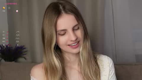 Snapshot of fluffy_angel chatting on November 26, 4:41 pm Adeline online show from November 26, 4:41 pm