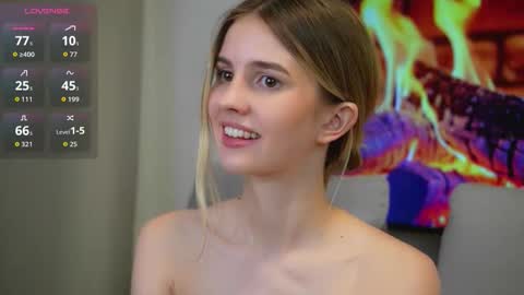 Snapshot of fluffy_angel chatting on December 4, 6:16 pm Adeline online show from December 4, 6:16 pm