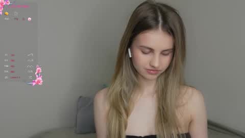 Snapshot of fluffy_angel chatting on January 11, 9:25 am Adeline online show from January 11, 9:25 am