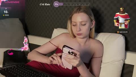 Snapshot of fluffy_cloude chatting on May 29, 6:50 pm fluffy_cloude online show from May 29, 6:50 pm