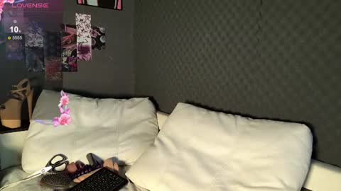 fluffy_cloude online show from July 30, 2:38 pm