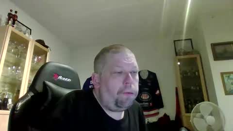 fluffy_espen online show from March 16, 5:13 am