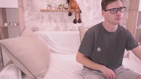 Fluffy and Krut online show from December 14, 8:24 pm