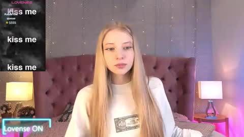 Snapshot of fluffy_ice chatting on September 13, 8:08 pm Mia online show from September 13, 8:08 pm