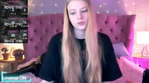 Snapshot of fluffy_ice chatting on September 20, 10:33 pm Mia online show from September 20, 10:33 pm