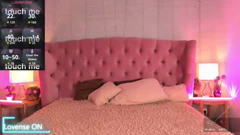 Snapshot of fluffy_ice chatting on October 15, 12:11 am Mia online show from October 15, 12:11 am