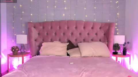 Snapshot of fluffy_ice chatting on November 16, 9:20 pm Mia online show from November 16, 9:20 pm