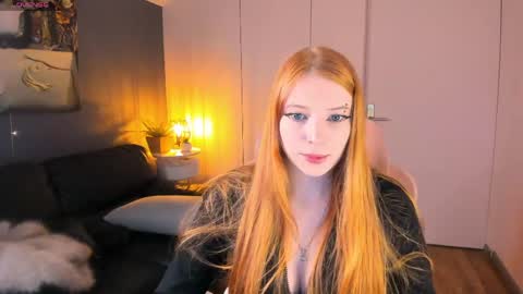 Mia online show from March 29, 8:42 pm