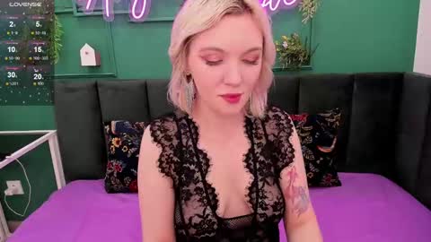 Monica online show from December 17, 1:18 am