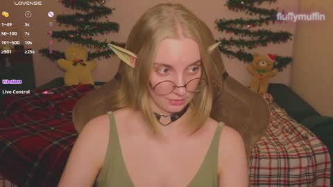 Snapshot of fluffy_muffin3 chatting on December 7, 6:59 pm Agatha online show from December 7, 6:59 pm