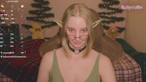 Snapshot of fluffy_muffin3 chatting on December 7, 10:06 pm Agatha online show from December 7, 10:06 pm