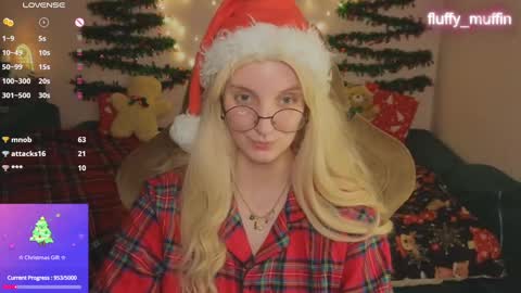 Snapshot of fluffy_muffin3 chatting on December 22, 10:25 pm Agatha online show from December 22, 10:25 pm