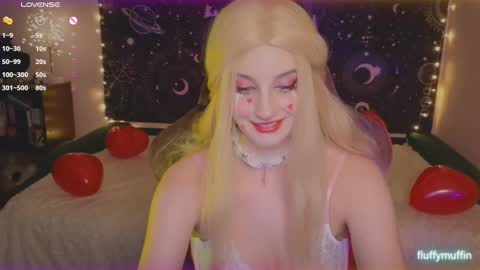 Snapshot of fluffy_muffin3 chatting on February 14, 9:53 pm Agatha online show from February 14, 9:53 pm