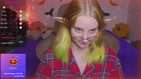 Snapshot of fluffy_muffin3 chatting on October 22, 3:34 pm Agatha online show from October 22, 3:34 pm