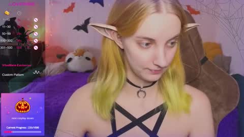 Snapshot of fluffy_muffin3 chatting on October 30, 8:16 am Agatha online show from October 30, 8:16 am