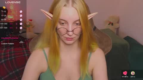 Snapshot of fluffy_muffin3 chatting on November 2, 10:06 am Agatha online show from November 2, 10:06 am